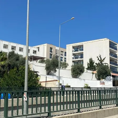 Ξενοδοχείο με διαμερίσματα Oya Family 3*