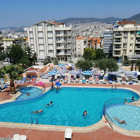 Aparthotel Oya Family 3*