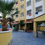 Lägenhetshotell Oya Family 4*